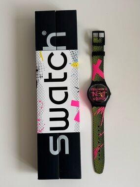 SWATCH WATCH, DISTORT MODE, Interdiction not allowed.